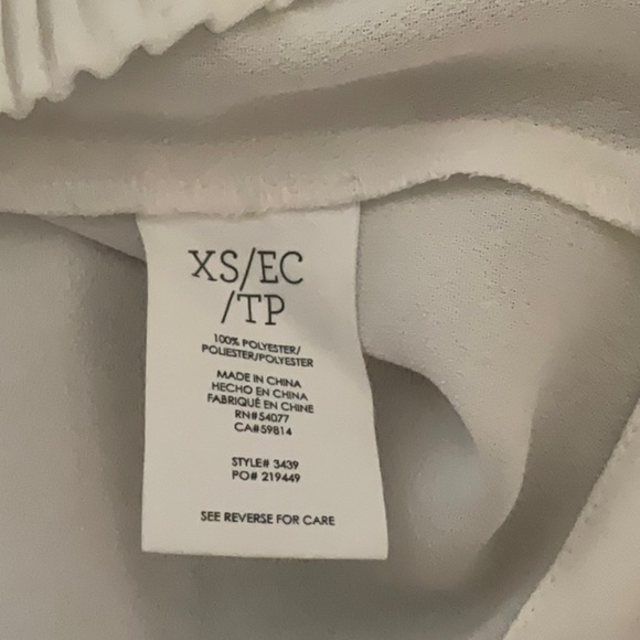 CAbi White Sleeveless Pleat Hem Button Down Blouse Style 3439 Size XS - Picture 7 of 7